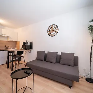 Grand Studio Tout équipe à 6min De St Charles Appartamento